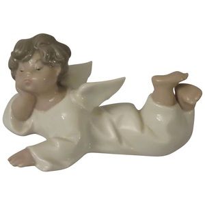 Lladro 4541 Angel Lying down